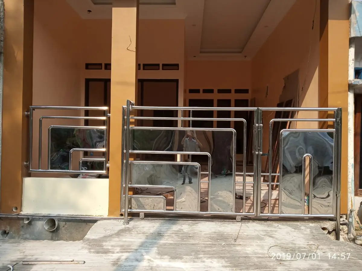 Railing Balkon Minimalis — hasil fabrikasi Master Stainless